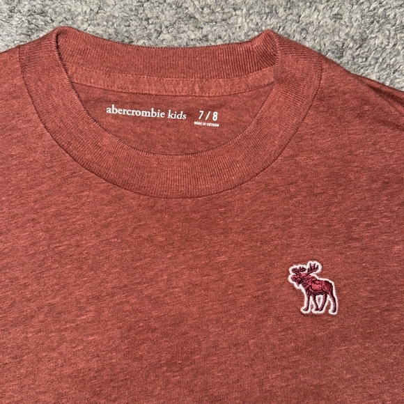 Abercrombie Kids Heather Red Tee - Picture 2 of 3